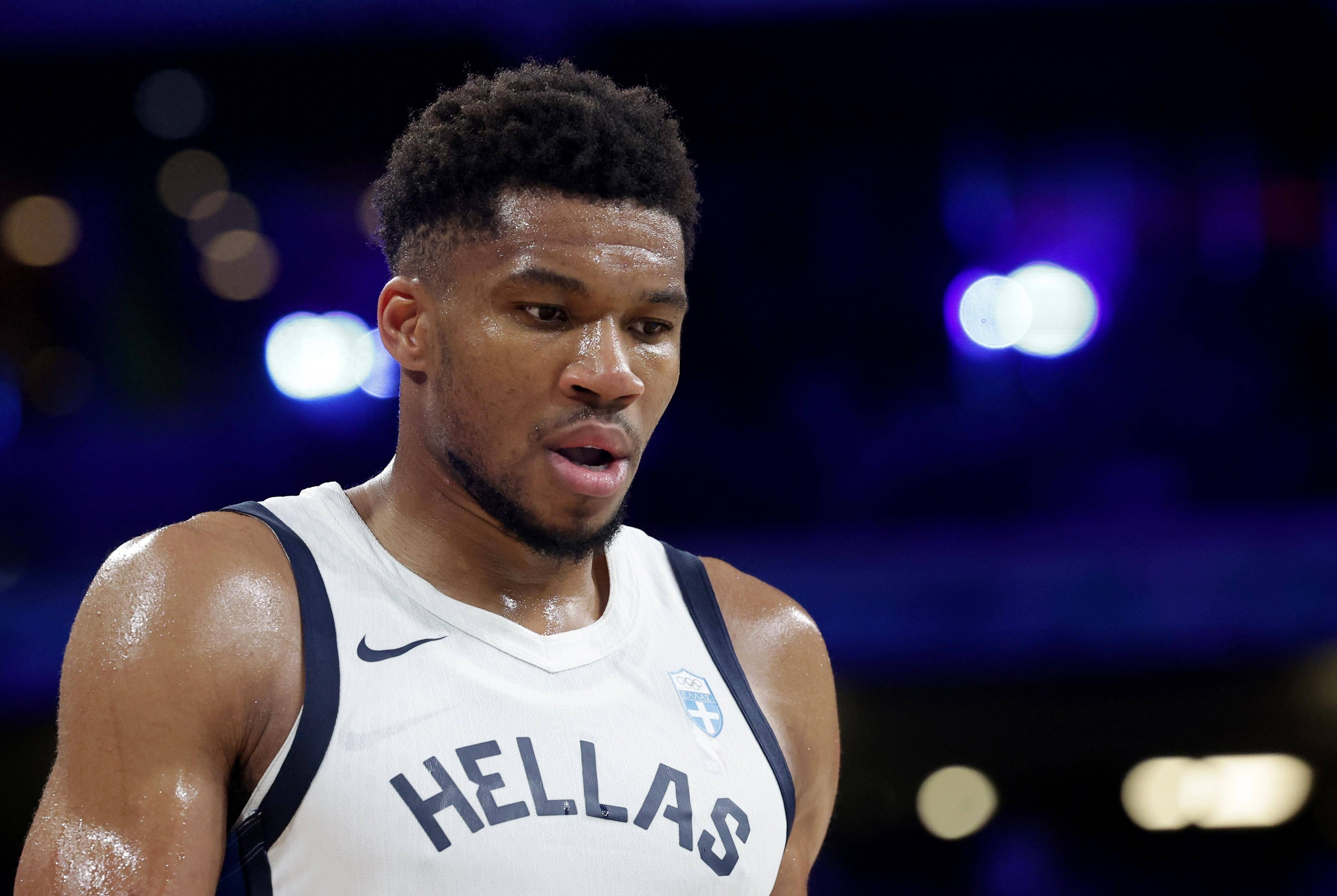 字母哥回归赛场，突破纪录首场状态亮眼，MAD观众沸腾！